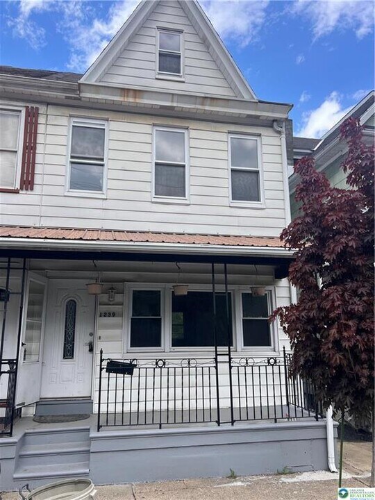 1239 Lehigh St in Easton, PA - Building Photo