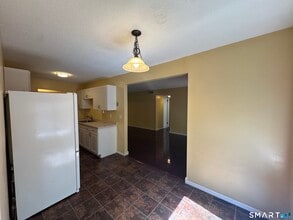 95 Woodsedge Dr in Newington, CT - Building Photo - Building Photo