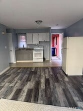 240 Oak St, Unit 9 in Bridgeport, CT - Foto de edificio - Building Photo