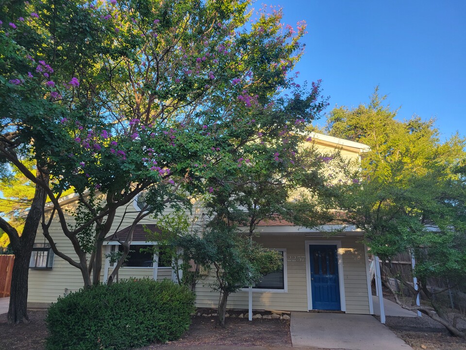 2257 Moonlight Bay in Flower Mound, TX - Building Photo