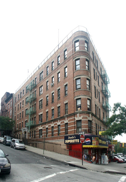 2333 N Loring Pl in Bronx, NY - Foto de edificio