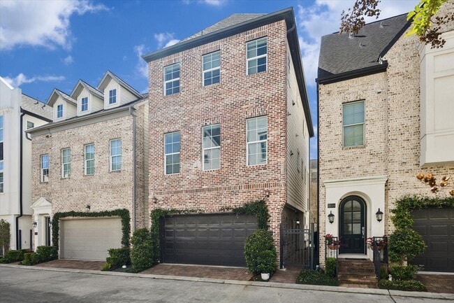 property at 2016 Covent Garden Station
