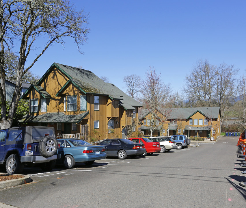 Millrace Gardens in Eugene, OR - Foto de edificio