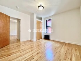 615 Fort Washington Ave in New York, NY - Building Photo