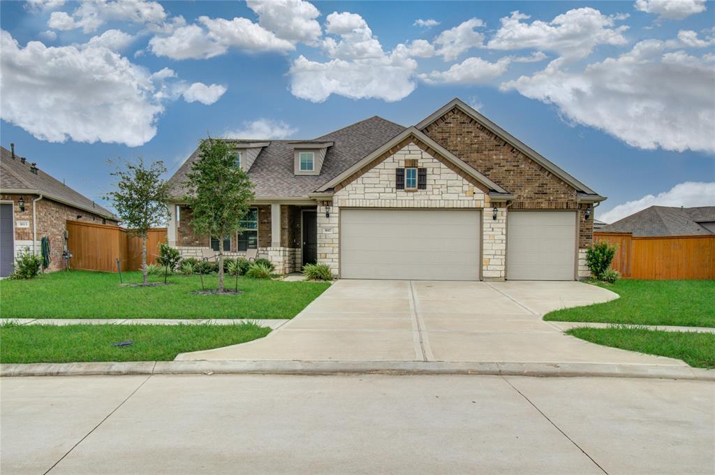 1617 Black Oak Dr in Arcola, TX - Building Photo