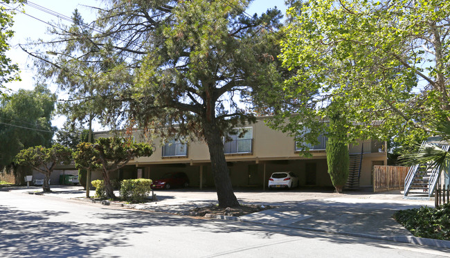 1055 Vermont St in San Jose, CA - Foto de edificio - Building Photo