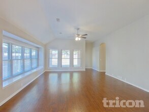 541 Kerry St in Crowley, TX - Building Photo - Building Photo