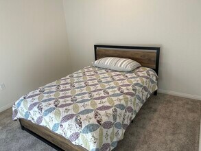 22727 Morning Spruce St, Unit Nuevo Bed 2 in Lakeview, CA - Foto de edificio - Building Photo