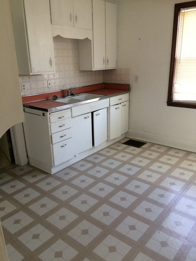 property at 1239 35th St