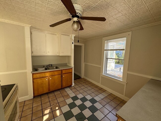 16 Union St in Claremont, NH - Foto de edificio - Building Photo