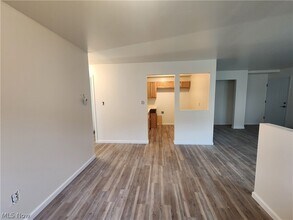 26680 Tungsten Rd in Euclid, OH - Building Photo - Building Photo