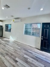 328 W 51st St in Los Angeles, CA - Building Photo - Building Photo