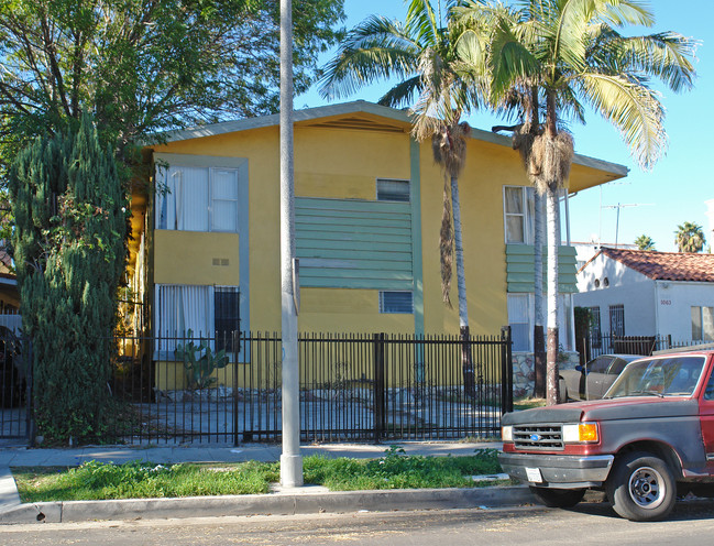 1065 S Norton Ave in Los Angeles, CA - Foto de edificio - Building Photo