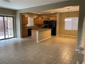 10721 Arusha Ave in Las Vegas, NV - Building Photo - Building Photo