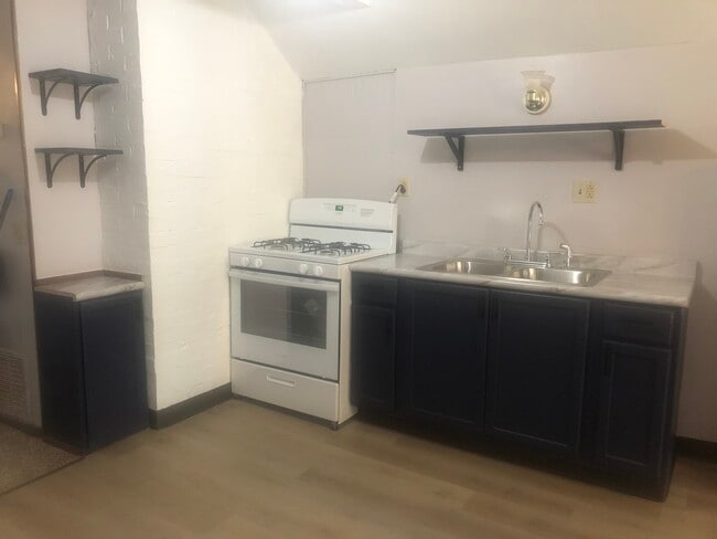 718 Walnut St, Unit 718 Walnut Street Apmt 3
