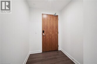 25 Wellington St S in Kitchener, ON - Building Photo - Building Photo