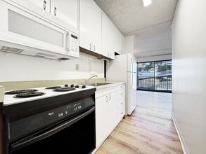 710 Lunalilo St in Honolulu, HI - Building Photo - Building Photo