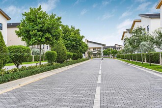 7865 NW 104th Ave in Doral, FL - Building Photo - Building Photo