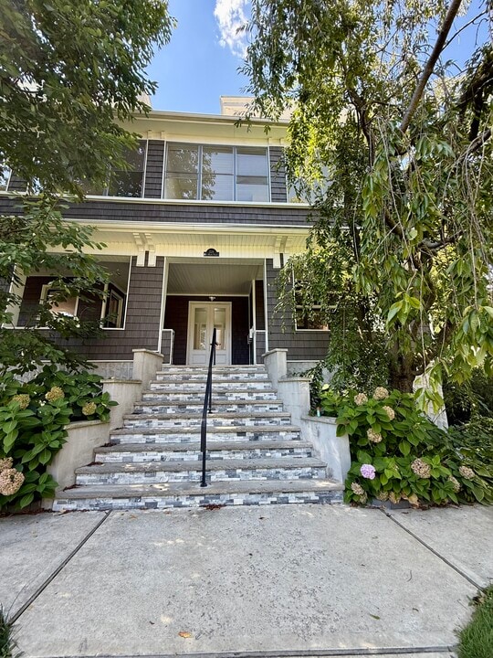 228 Saint Marks Pl, Unit 1R in Staten Island, NY - Foto de edificio
