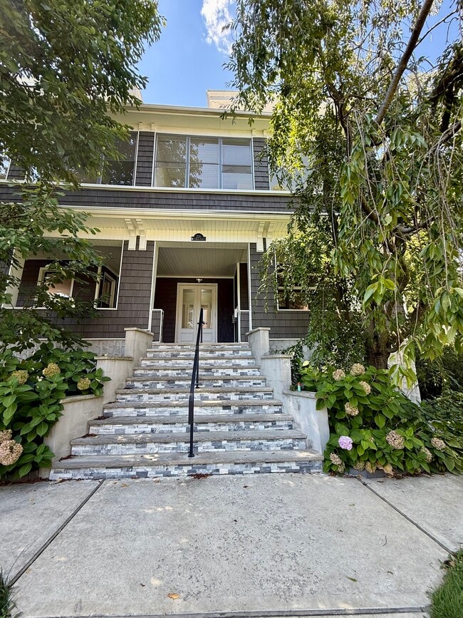 228 Saint Marks Pl, Unit 1R