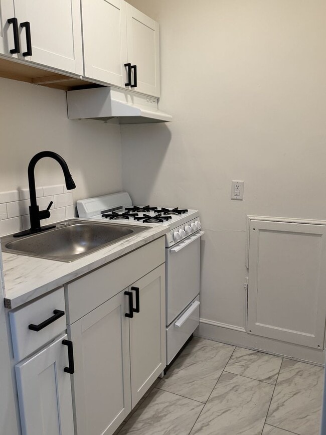 21 1/2 Sherman Ave in Glens Falls, NY - Building Photo - Building Photo