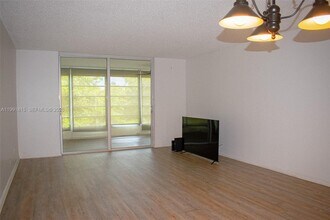 260 NW 76th Ave in Margate, FL - Building Photo - Building Photo