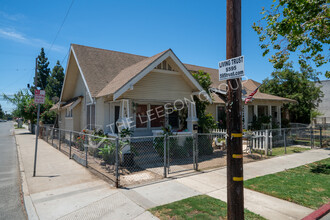 422 E Walnut St in Santa Ana, CA - Building Photo - Building Photo