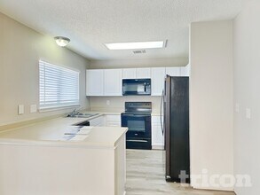 7715 Skyline Ridge Dr in San Antonio, TX - Building Photo - Building Photo