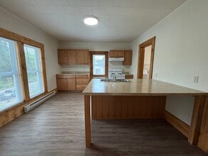 1023 E Grand Ave, Unit 1023.5 in Eau Claire, WI - Foto de edificio - Building Photo