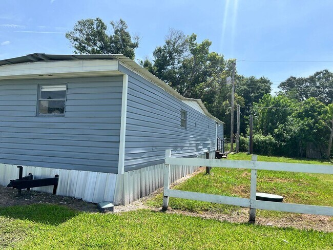1707 Reynolds Rd in Lakeland, FL - Foto de edificio - Building Photo