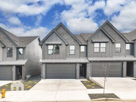 6829 NE 132nd Way in Vancouver, WA - Building Photo