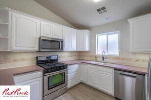 2398 S 780 W in Hurricane, UT - Building Photo