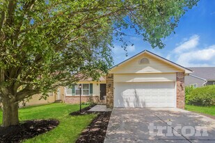 4020 Waterfield Dr in Indianapolis, IN - Building Photo