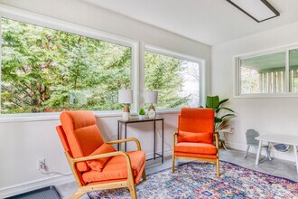 3233 SW Sherwood Pl in Portland, OR - Building Photo - Building Photo