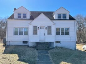 133 Lake Hayward Rd, Unit 133 Left Unit in Colchester, CT - Building Photo