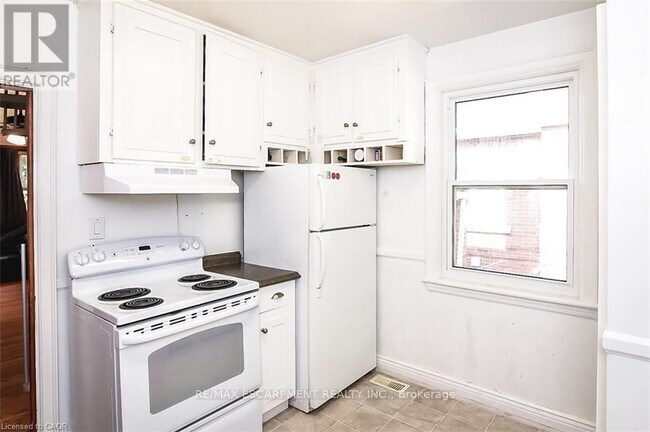 9 Gary Ave in Hamilton, ON - Building Photo - Building Photo