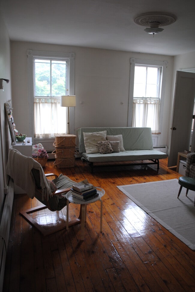 204 Wooster St, Unit Second Floor in New Haven, CT - Foto de edificio - Building Photo