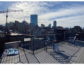 52 River St, Unit B in Boston, MA - Foto de edificio - Building Photo