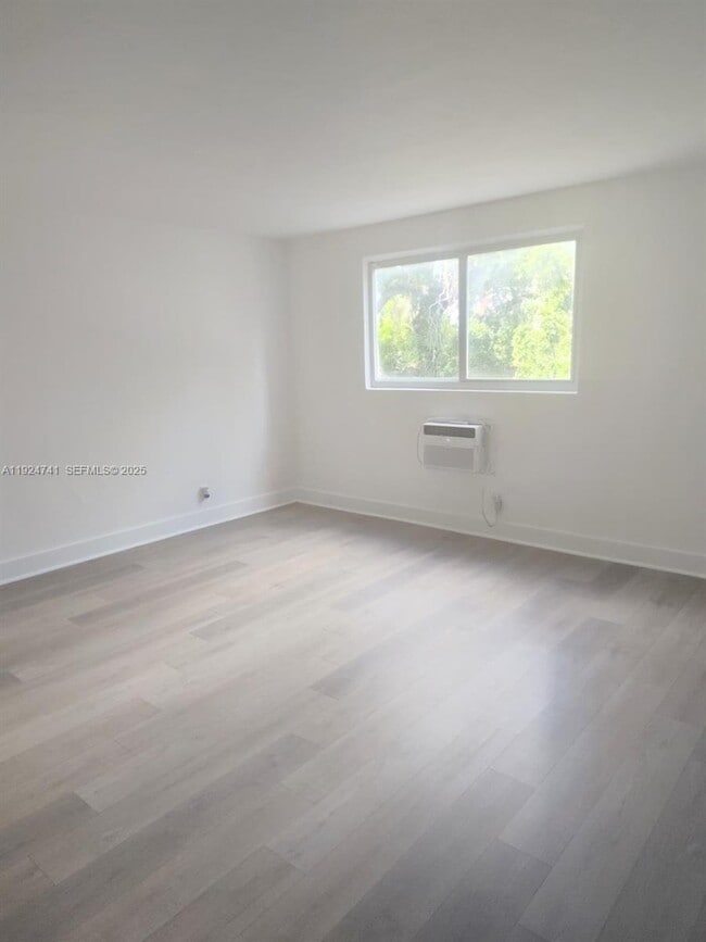 143 SW 9th St in Miami, FL - Building Photo - Building Photo