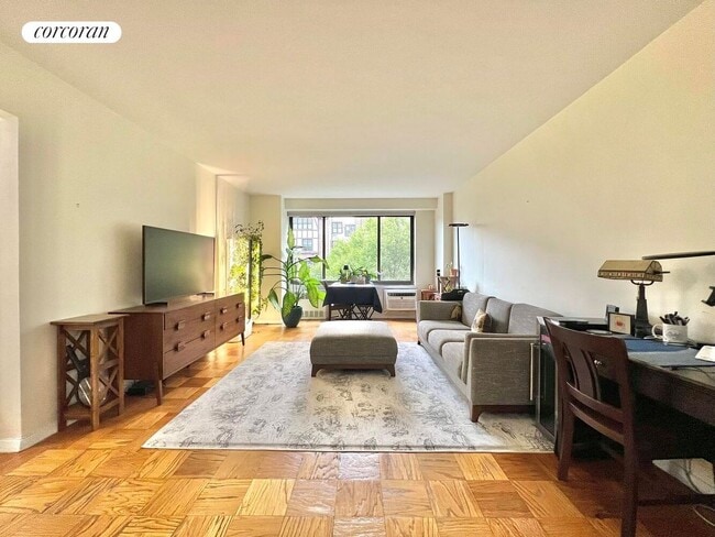372 Central Prk W in New York, NY - Building Photo - Building Photo