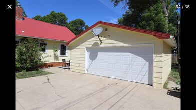 6 Shirley Ct in Minot, ND - Building Photo - Building Photo
