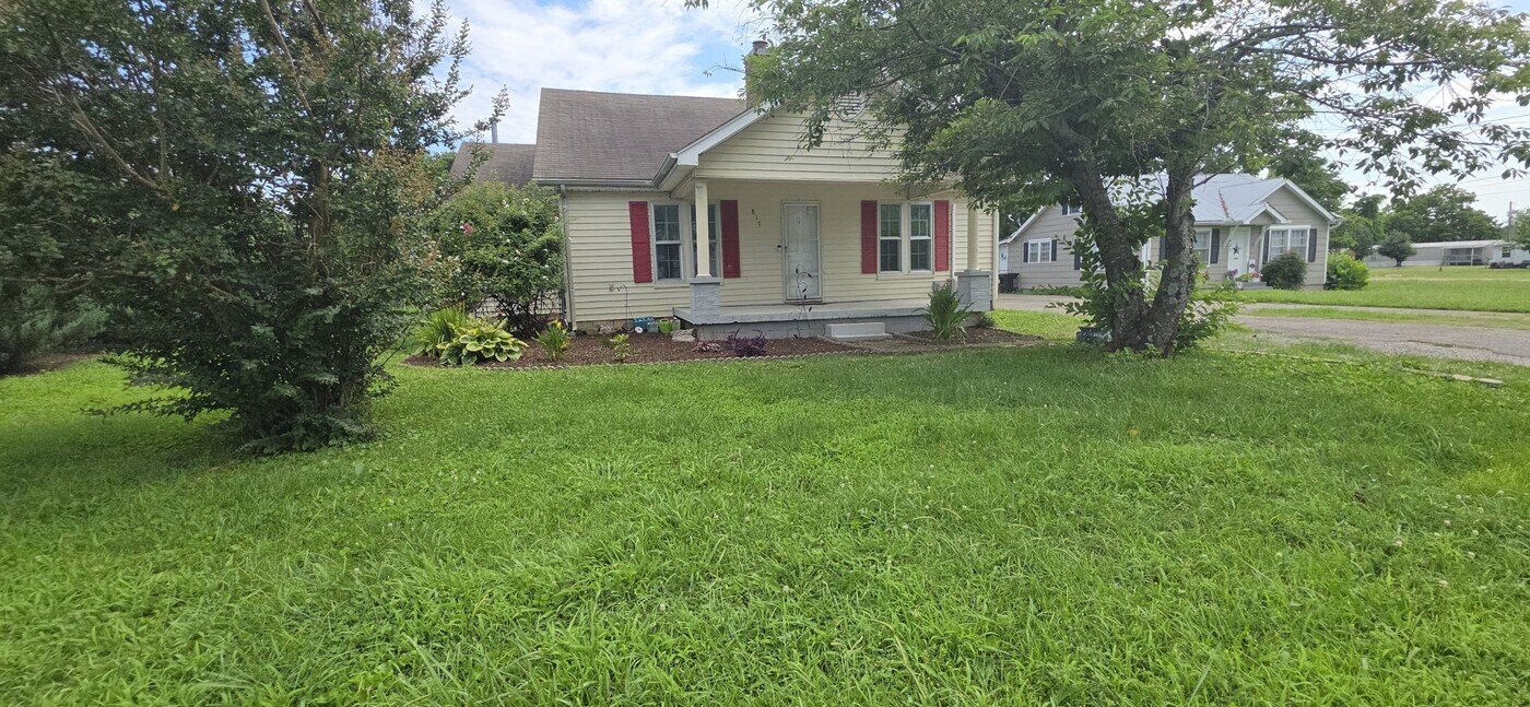 819 Bridge Ave in Murfreesboro, TN - Building Photo