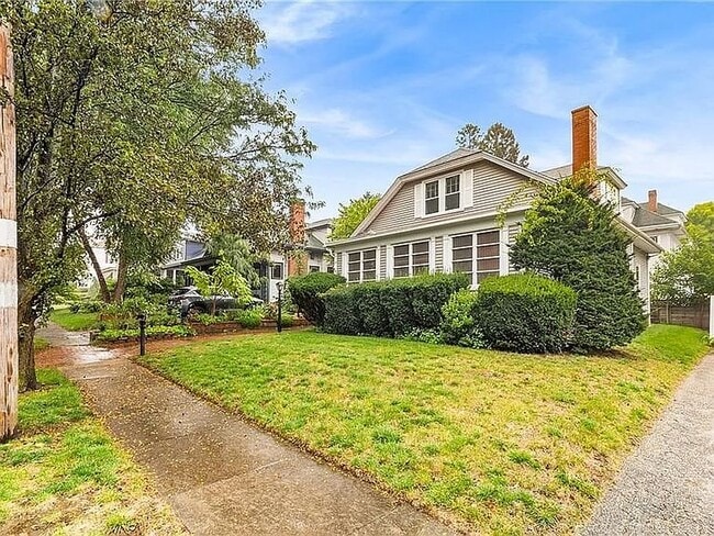 property at 29 Roslyn Ave