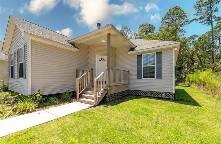 28600 Berry Todd Rd in Lacombe, LA - Foto de edificio