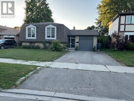 235 Louis Dr in Mississauga, ON - Building Photo