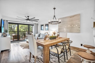 580 Neapolitan Way in Naples, FL - Building Photo - Building Photo