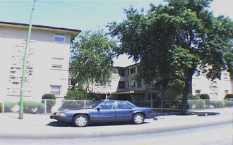 6968 W Diversey Ave in Chicago, IL - Building Photo