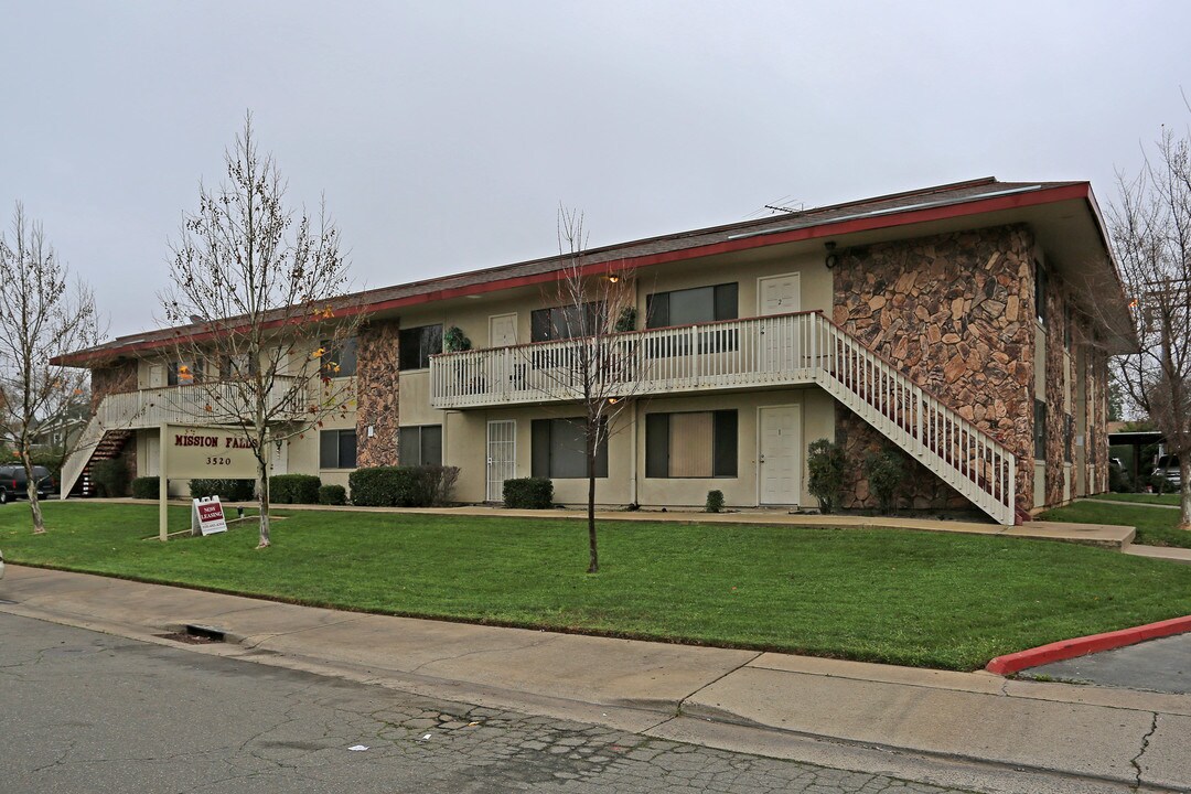 Mission Falls in Carmichael, CA - Building Photo