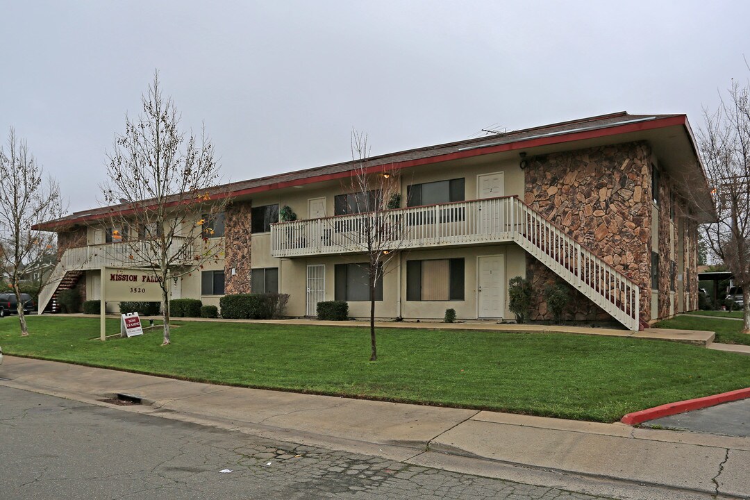 Mission Falls in Carmichael, CA - Foto de edificio