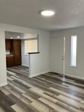 231 W Tulare Ave, Unit C in Visalia, CA - Foto de edificio - Building Photo